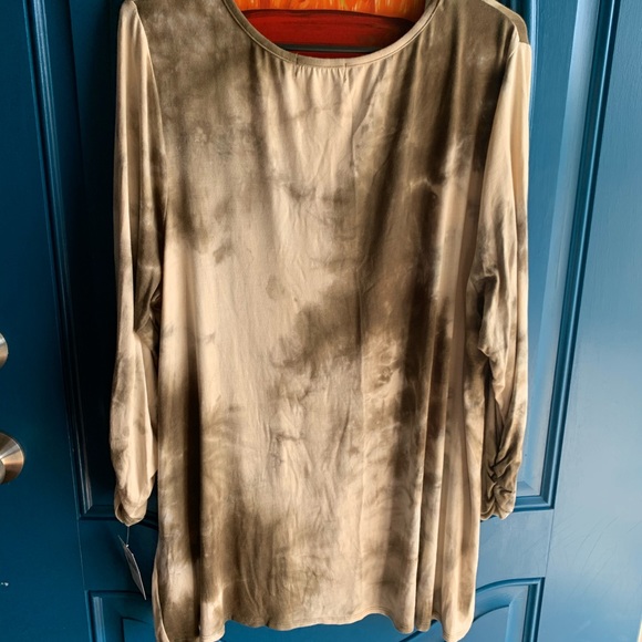 Knotted Flowy Tunic Top - Picture 2 of 2